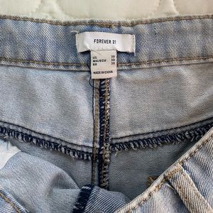 Forever 21 Women’s light washed jeans size 30